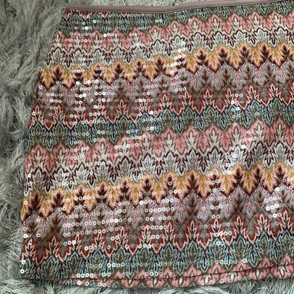 Express Sequin Mini Skirt - Picture 2 of 7